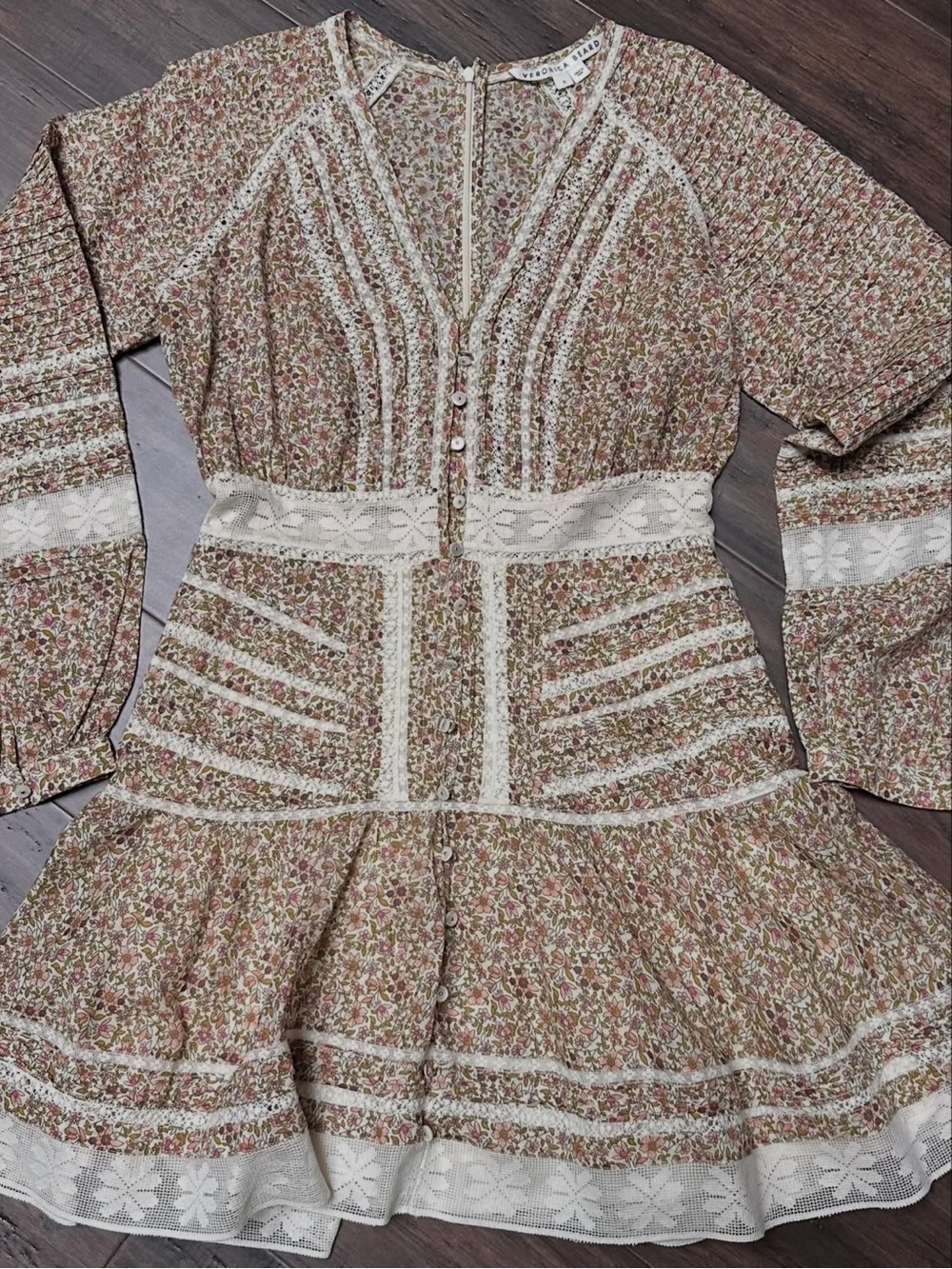 Veronica Beard Beige and White Floral V-Neck Long Sleeve Mini Dress - Picture 2 of 8